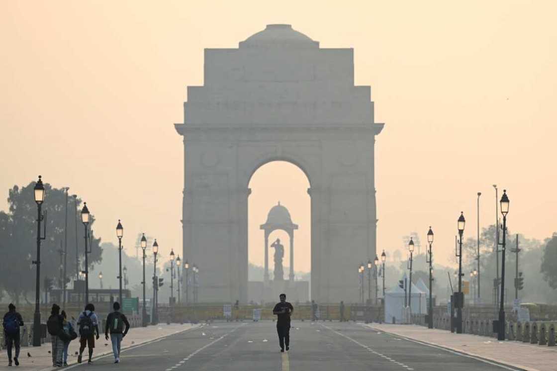 Smog levels surged in New Delhi during the Diwali festival, with many revellers defying a ban on setting off firecrackers Smog levels surged in New Delhi during the Diwali festival, with many revellers defying a ban on setting off firecrackers