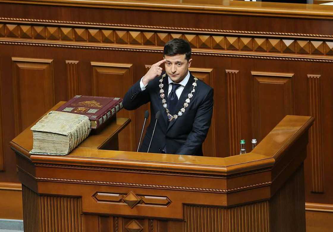 Shugaban kasar Ukraine ya sa kyautar kudi a binciko maganin Coronavirus Shugaban kasar Ukraine ya sa kyautar kudi a binciko maganin Coronavirus