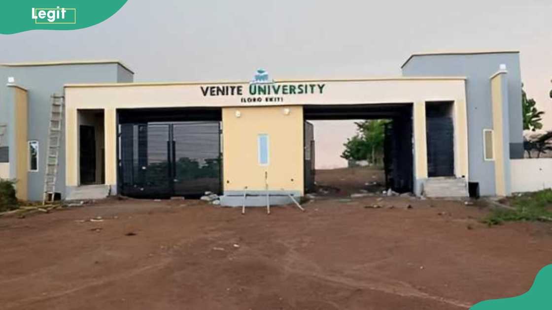 Venite University entrance