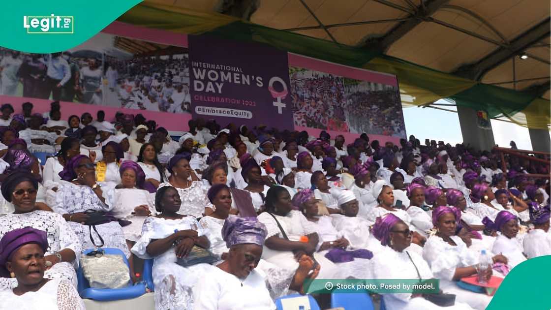 Women supporting each other, representing Duke Ezikpe Mma’s message of balance. Women supporting each other, representing Duke Ezikpe Mma’s message of balance.