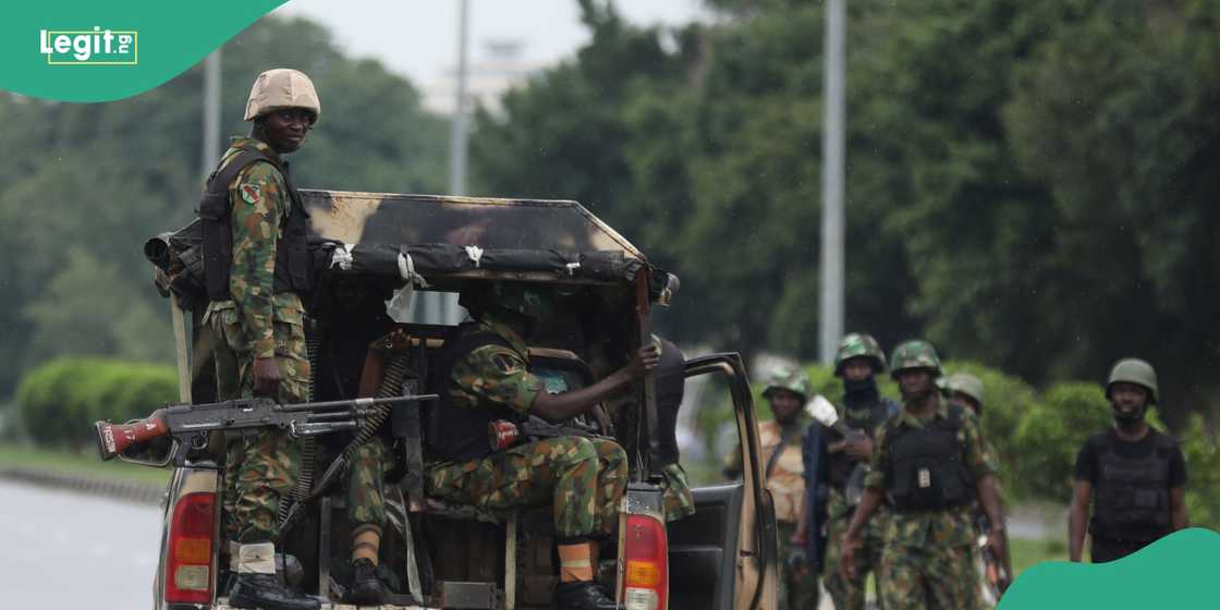 Nigerian soldiers ‘take over’ major Abuja road as hardship protest looms Nigerian soldiers ‘take over’ major Abuja road as hardship protest looms