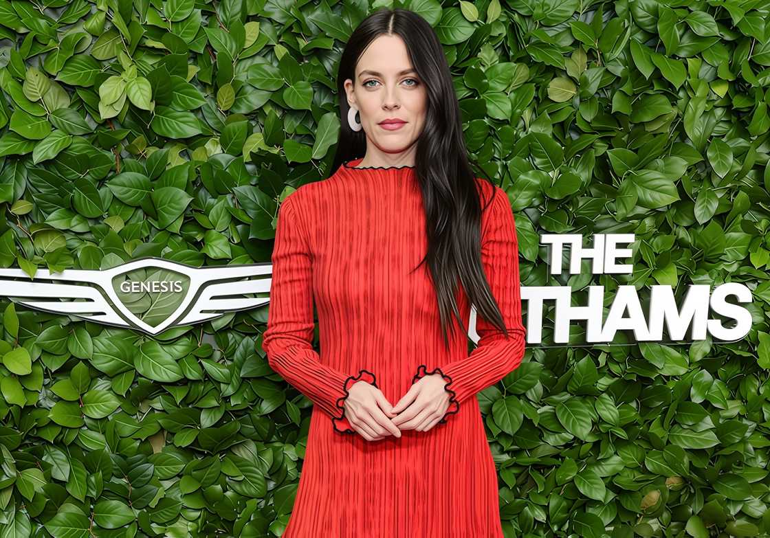 Riley Keough poses on the red carpet of the Gotham Film Awards Riley Keough poses on the red carpet of the Gotham Film Awards