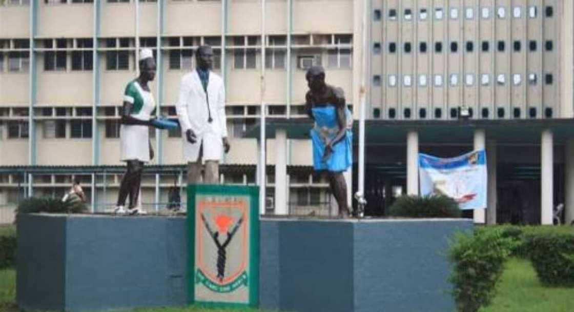 22-year-old COVID-19 patient gives birth to twins at Lagos hospital 22-year-old COVID-19 patient gives birth to twins at Lagos hospital