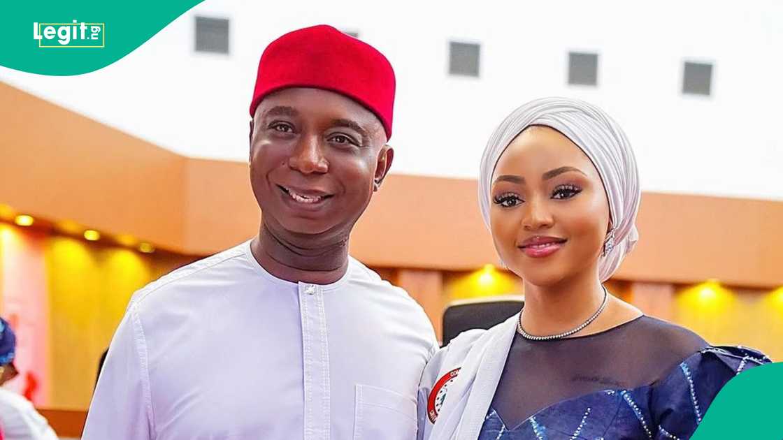 Old video of Regina Daniels smoking surfaces amid allegation by her husband. Old video of Regina Daniels smoking surfaces amid allegation by her husband.