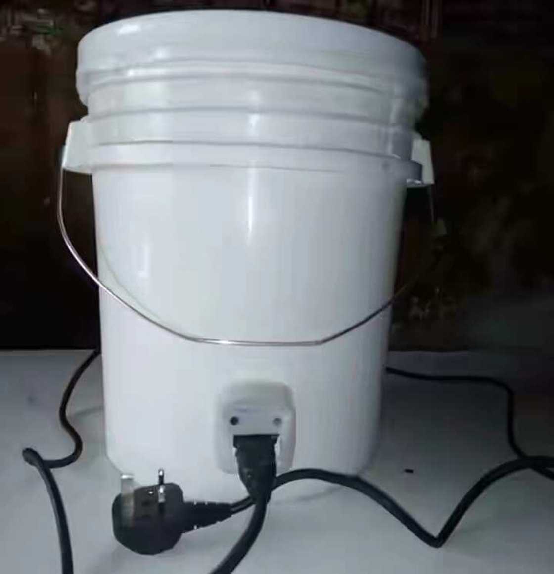 Cigaba: Matashi ya kirkiri bokitin dafa ruwa mai amfani da wutar lantarki a Kaduna, hotuna Cigaba: Matashi ya kirkiri bokitin dafa ruwa mai amfani da wutar lantarki a Kaduna, hotuna