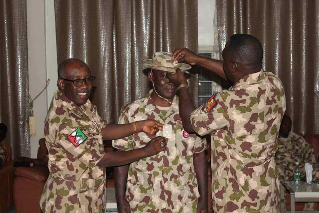 Marmari daga nesa: Jerin yadda girma da mukamai suke a gidan soja Marmari daga nesa: Jerin yadda girma da mukamai suke a gidan soja