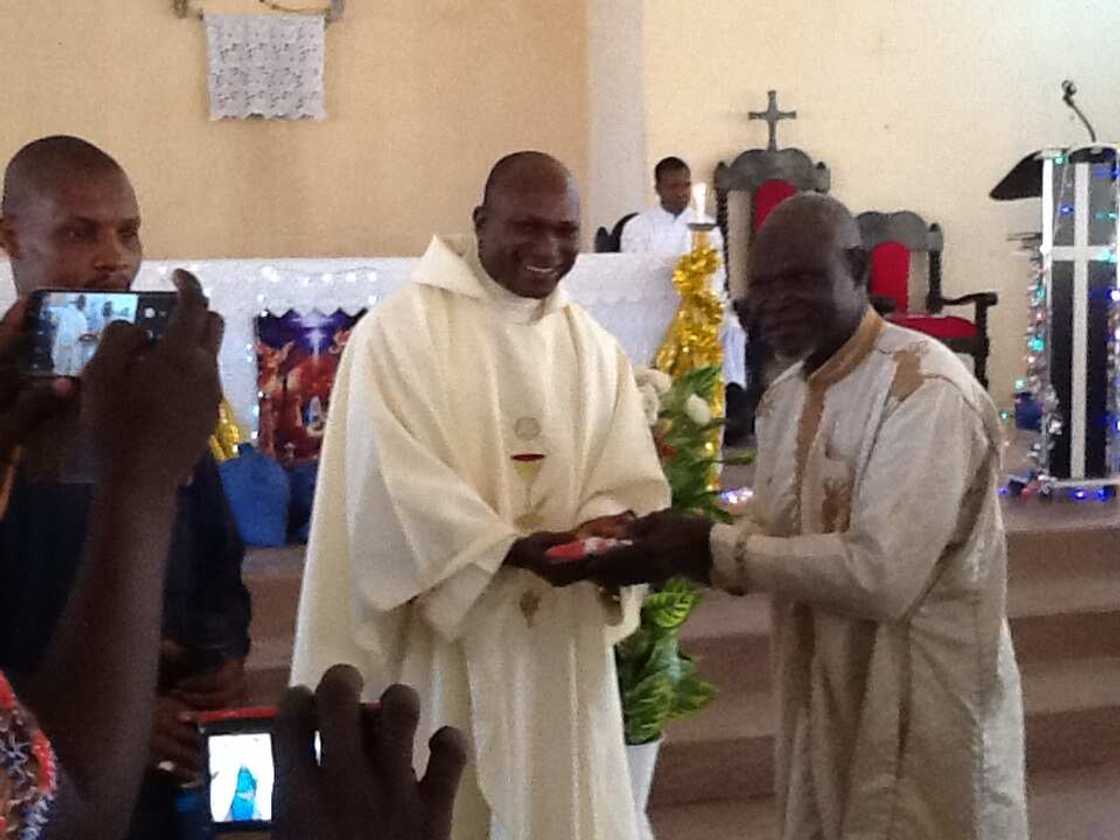 Sabuwar shekara: Yan Shi’a da Kiristoci sun gabatar da addu’o’in zaman lafiya a Coci Sabuwar shekara: Yan Shi’a da Kiristoci sun gabatar da addu’o’in zaman lafiya a Coci