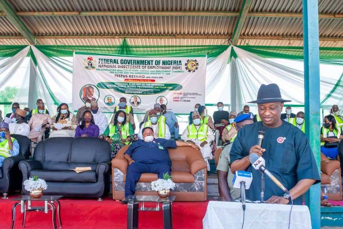 Finally, Nigeria employs 774,000 unskilled workers Finally, Nigeria employs 774,000 unskilled workers