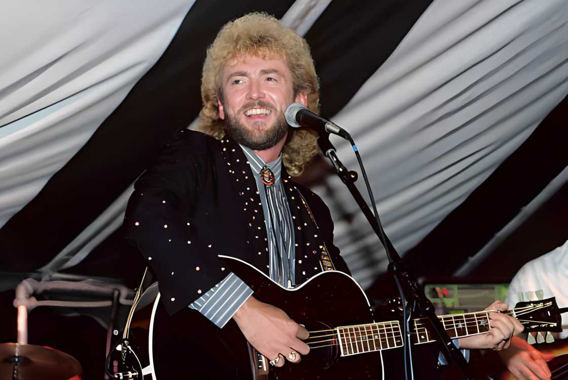 Keith Whitley performing at an RCA Records Convention Keith Whitley performing at an RCA Records Convention