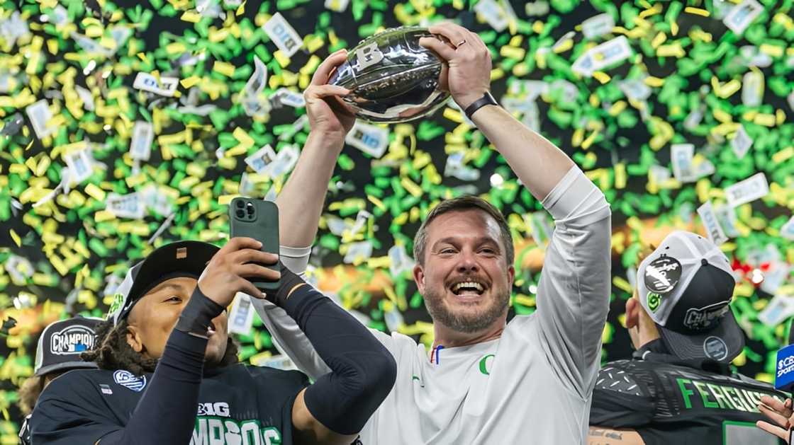 Dan Lanning celebrating a win