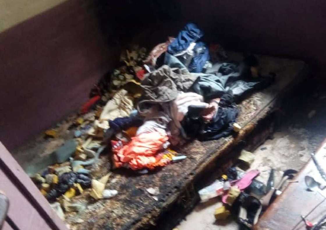 Hotunan budurwa mai shekaru 19 ta banka wa gidan tsohon saurayi wuta, ta kone sabuwar budurwarsa Hotunan budurwa mai shekaru 19 ta banka wa gidan tsohon saurayi wuta, ta kone sabuwar budurwarsa