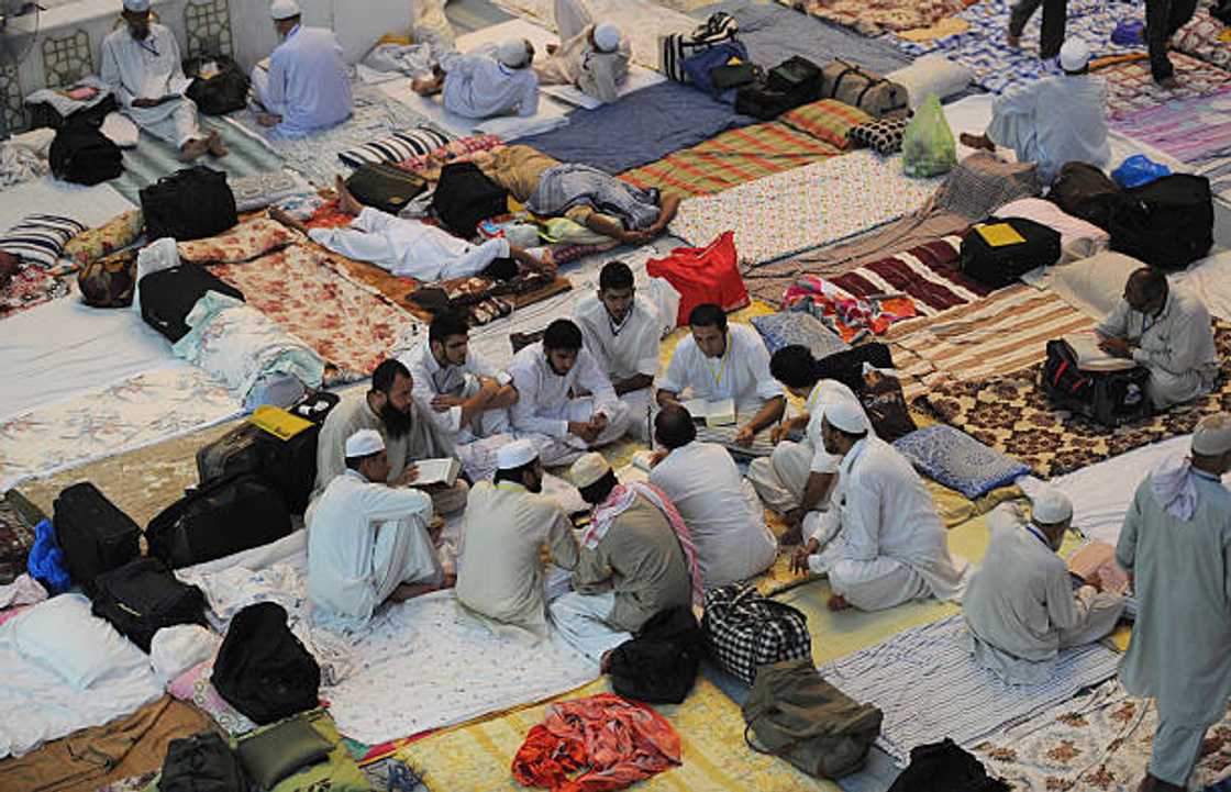 Wasu masu ibada a masallaci a Ramadan Wasu masu ibada a masallaci a Ramadan