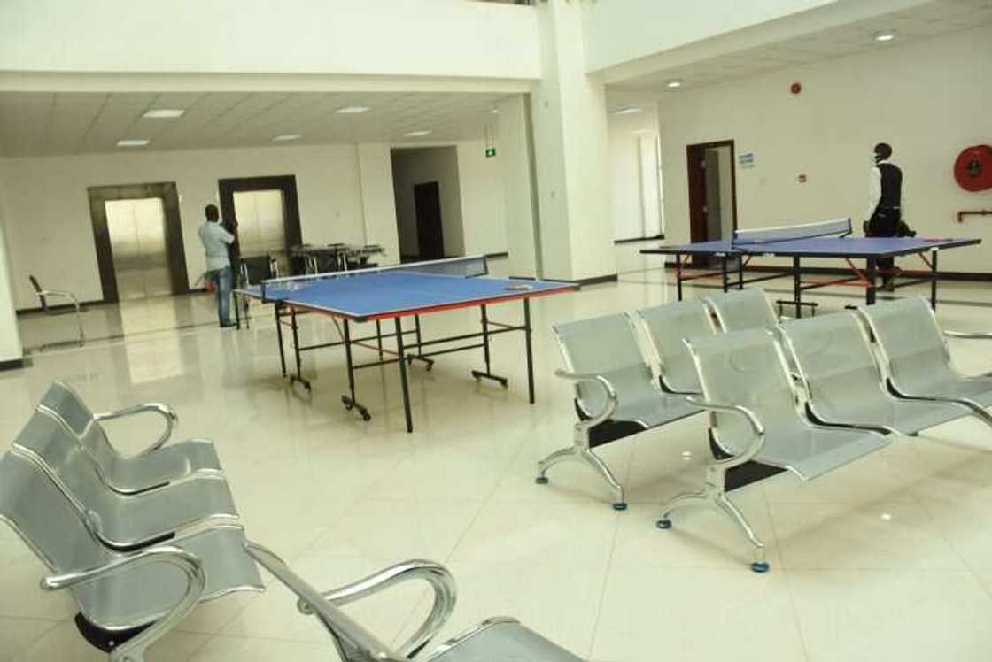 Aisha Buhari da sauran wadanda suka bayar da gudunmuwar babbar cibiyar killace marasa lafiya a Najeriya Aisha Buhari da sauran wadanda suka bayar da gudunmuwar babbar cibiyar killace marasa lafiya a Najeriya