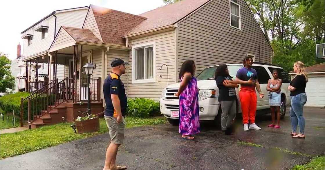 Neighbors Come Together to Help Family Told to Move out By Landlord Neighbors Come Together to Help Family Told to Move out By Landlord