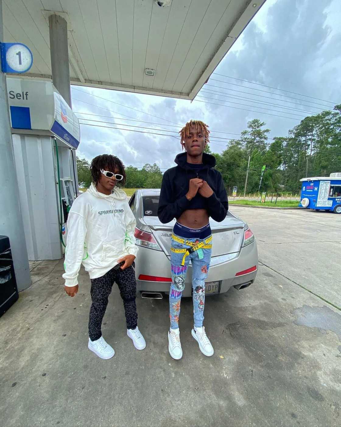 Donelij’s biography Donelij’s biography