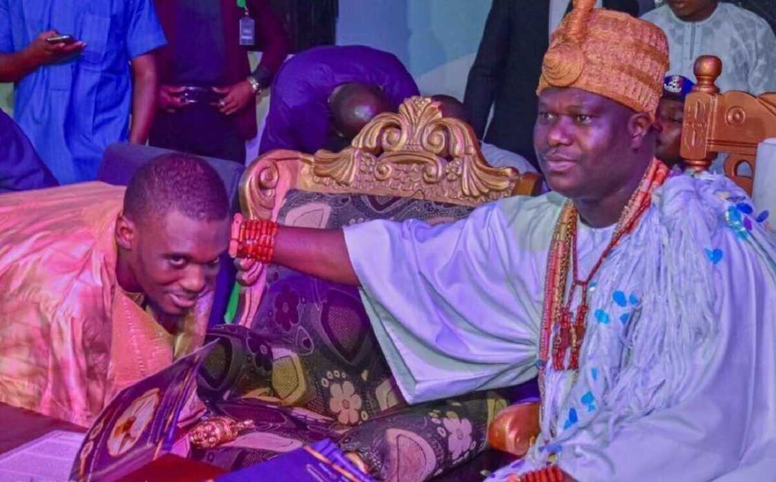 Sarkin Ife ya bai wa jikan Shagari mukami Sarkin Ife ya bai wa jikan Shagari mukami