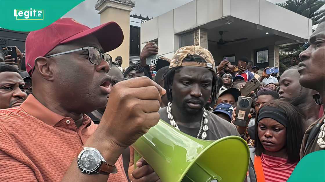 Popular social media activist VeryDarkMan has shared why he is ready to take the fight to the terrorists who kidnapped students and teachers in Oriire, Oyo state. Popular social media activist VeryDarkMan has shared why he is ready to take the fight to the terrorists who kidnapped students and teachers in Oriire, Oyo state.