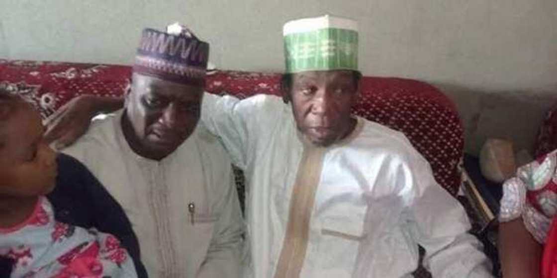 Hotunan Magajin garin Daura bayan sako shi Hotunan Magajin garin Daura bayan sako shi