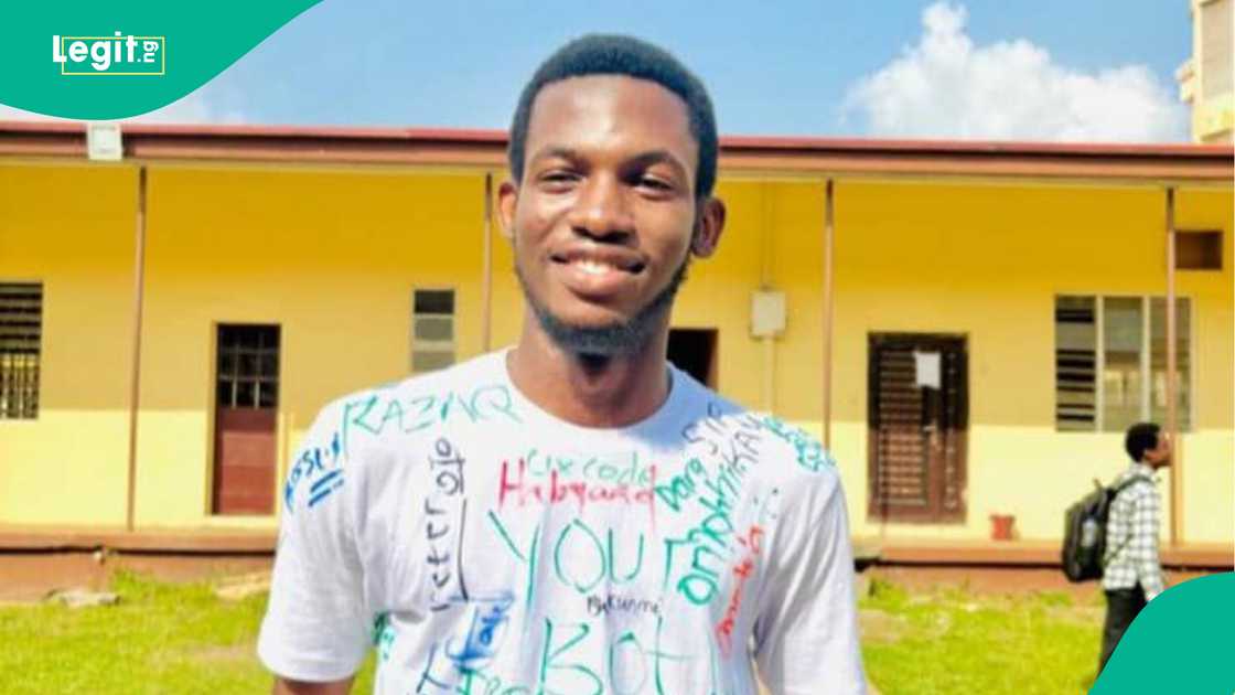 Photos of the two awards University of Ibadan computer science graduate received from his faculty