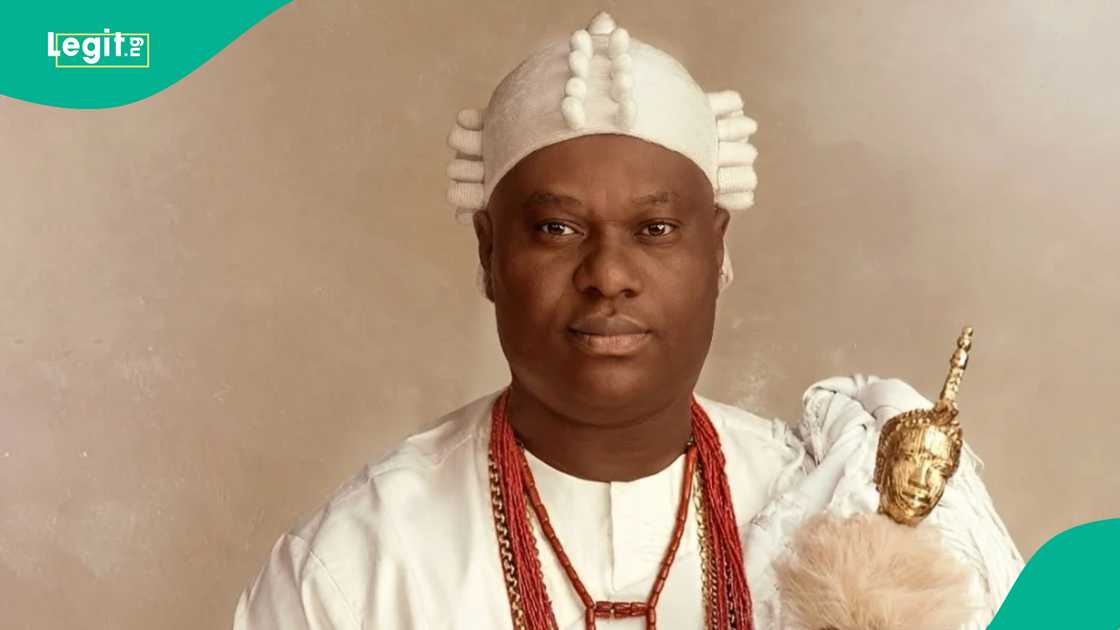 Video of Ooni of Ife praying for Olori Ronke's daughter get fans talking Video of Ooni of Ife praying for Olori Ronke's daughter get fans talking