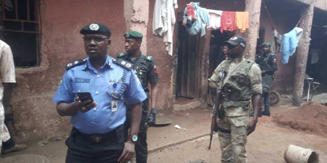 Yansanda sun gano wani gida da aka daure yara 300 a cikin sa a Kaduna Yansanda sun gano wani gida da aka daure yara 300 a cikin sa a Kaduna