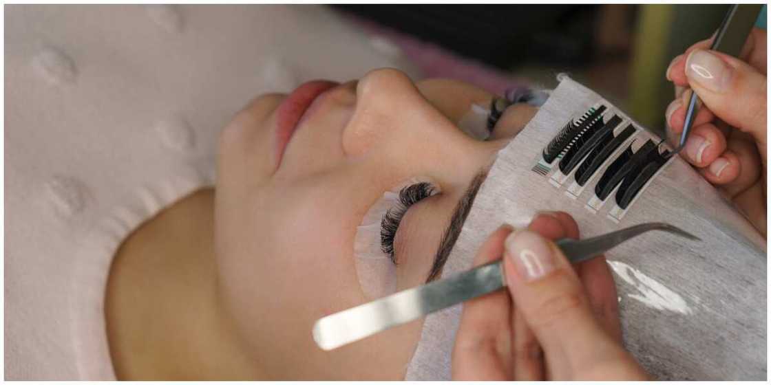 Eyelashes installement Eyelashes installement