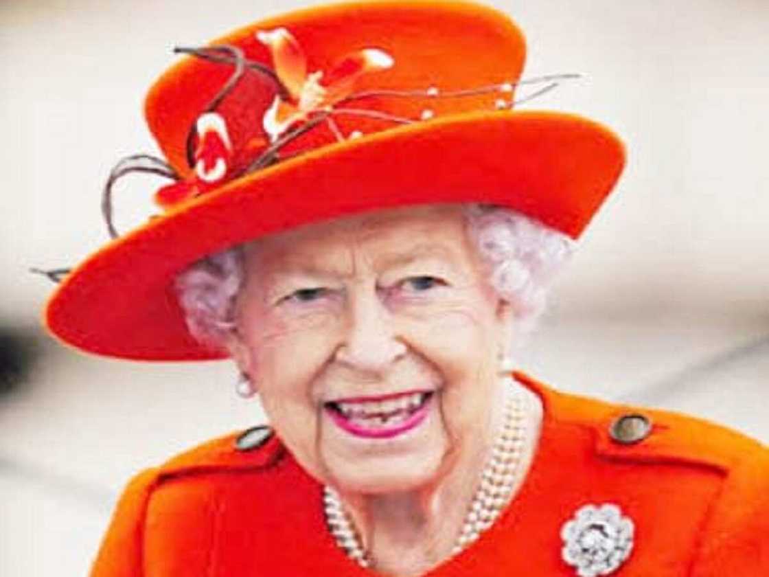 Bayan fargabar rashin lafiya, Sarauniyar Ingila mai shekara 95 ta ce babu wanda zai dawwama a duniya Bayan fargabar rashin lafiya, Sarauniyar Ingila mai shekara 95 ta ce babu wanda zai dawwama a duniya