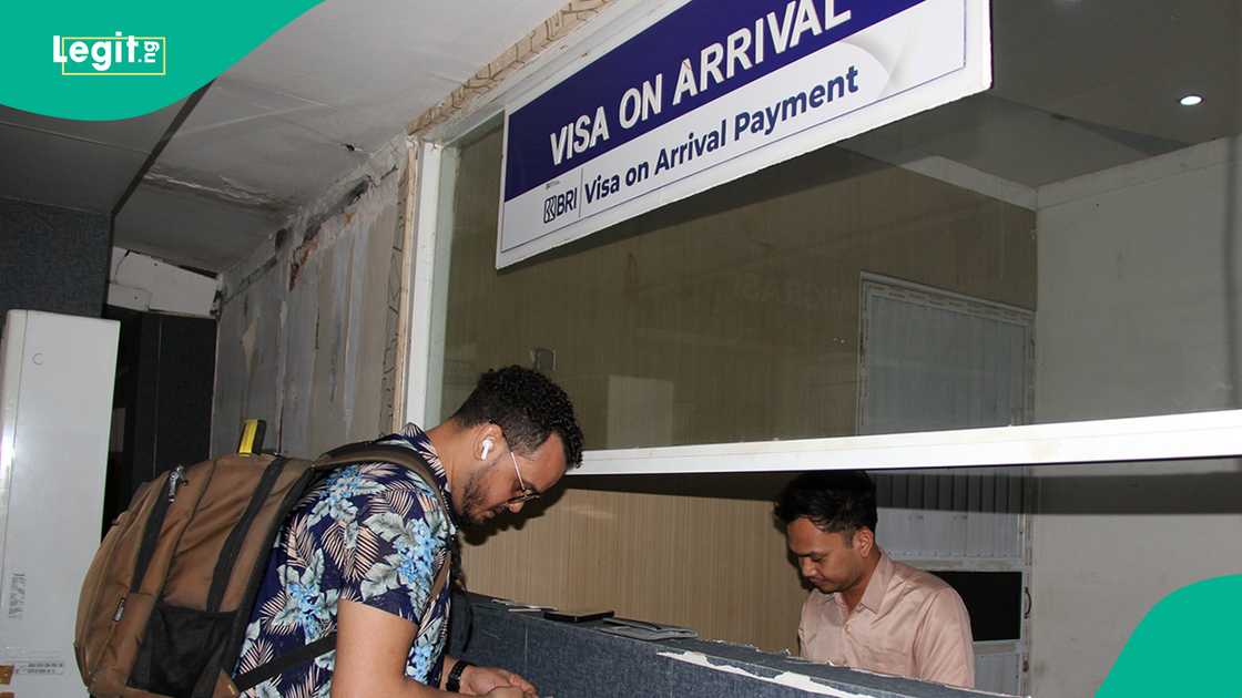 Indonesian Immigration Director General Hendarsam Marantoko announces proposed new Visa on Arrival fees, with e-VOA applications before departure set at 750,000 rupiah and airport visas at 1 million rupiah. Indonesian Immigration Director General Hendarsam Marantoko announces proposed new Visa on Arrival fees, with e-VOA applications before departure set at 750,000 rupiah and airport visas at 1 million rupiah.