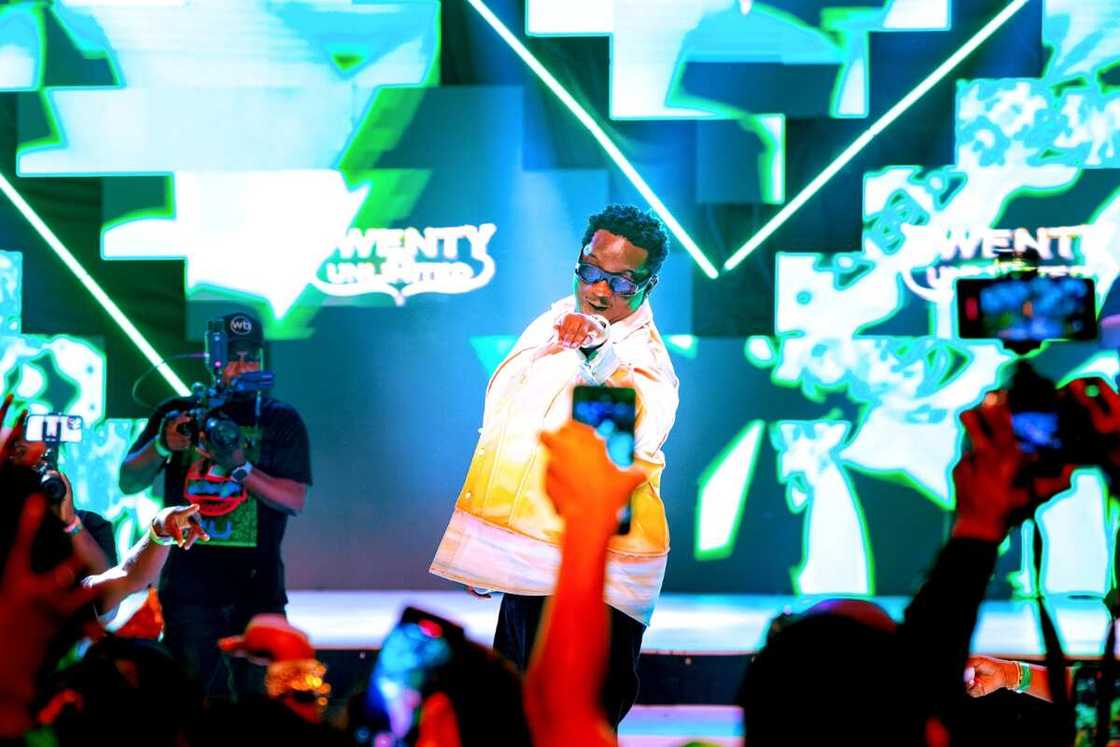 Glo appreciates long-serving staff with millions at iconic party Glo appreciates long-serving staff with millions at iconic party