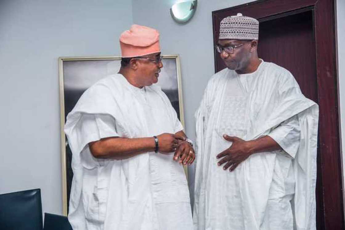 Mataimakin Gwamnan Jihar Kwara da Matarsa sun kamu da COVID-19 Mataimakin Gwamnan Jihar Kwara da Matarsa sun kamu da COVID-19