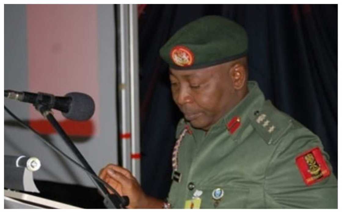 Akwai matsala a gidan Sojin Najeriya – inji tsohon ‘Dan Sandan Turai Akwai matsala a gidan Sojin Najeriya – inji tsohon ‘Dan Sandan Turai