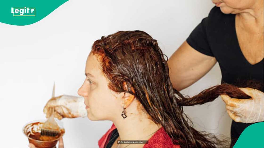 Young girl uses AI to dye hair red, father posts viral story