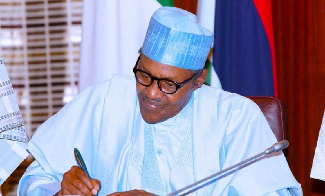 Shugaba Buhari ya yi sabon nadi Shugaba Buhari ya yi sabon nadi