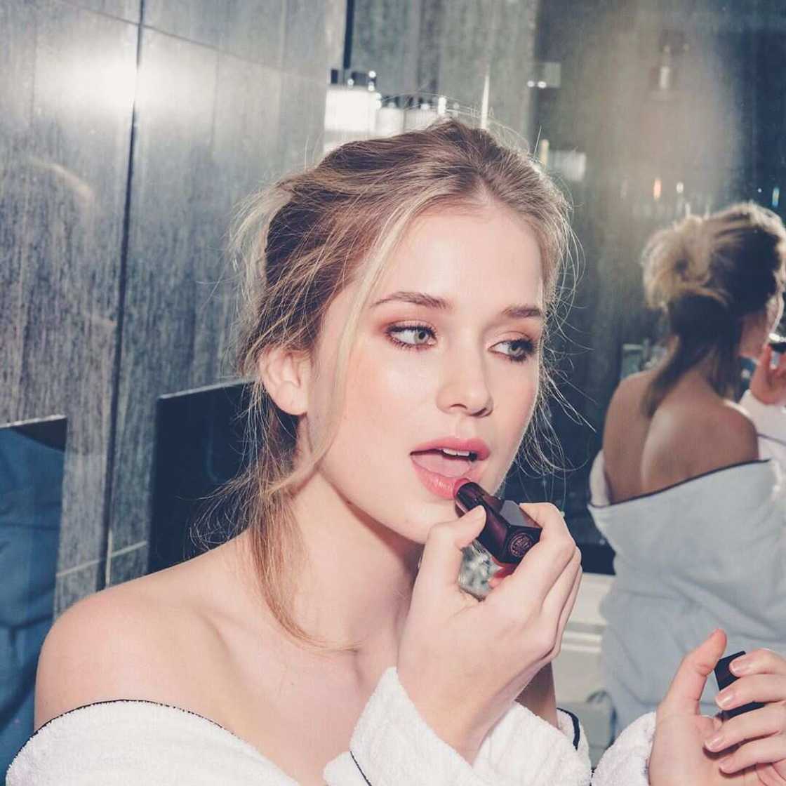 Elizabeth Lail age Elizabeth Lail age