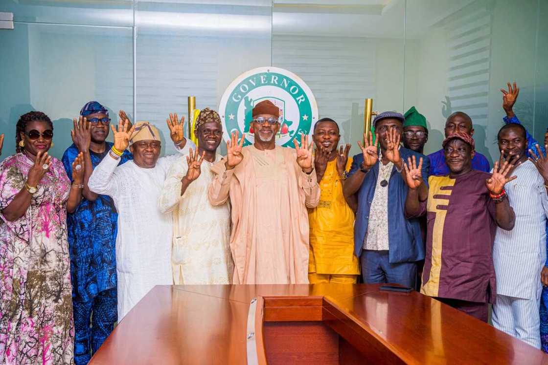 Tawagar LP da gwamnan Ogun. Tawagar LP da gwamnan Ogun.