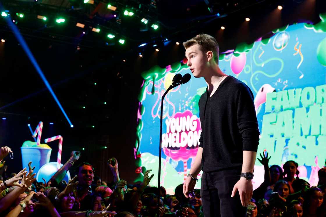 Iain Armitage accepts the Favorite Family TV Show award for “Young Sheldon” onstage