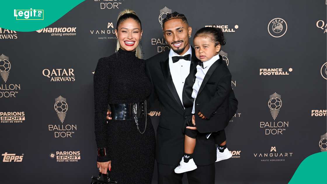 Natalia Rodrigues Belloli, Raphinha, Barcelona, Theatre du Chatelet, Ballon d'Or, Paris, France. Natalia Rodrigues Belloli, Raphinha, Barcelona, Theatre du Chatelet, Ballon d'Or, Paris, France.