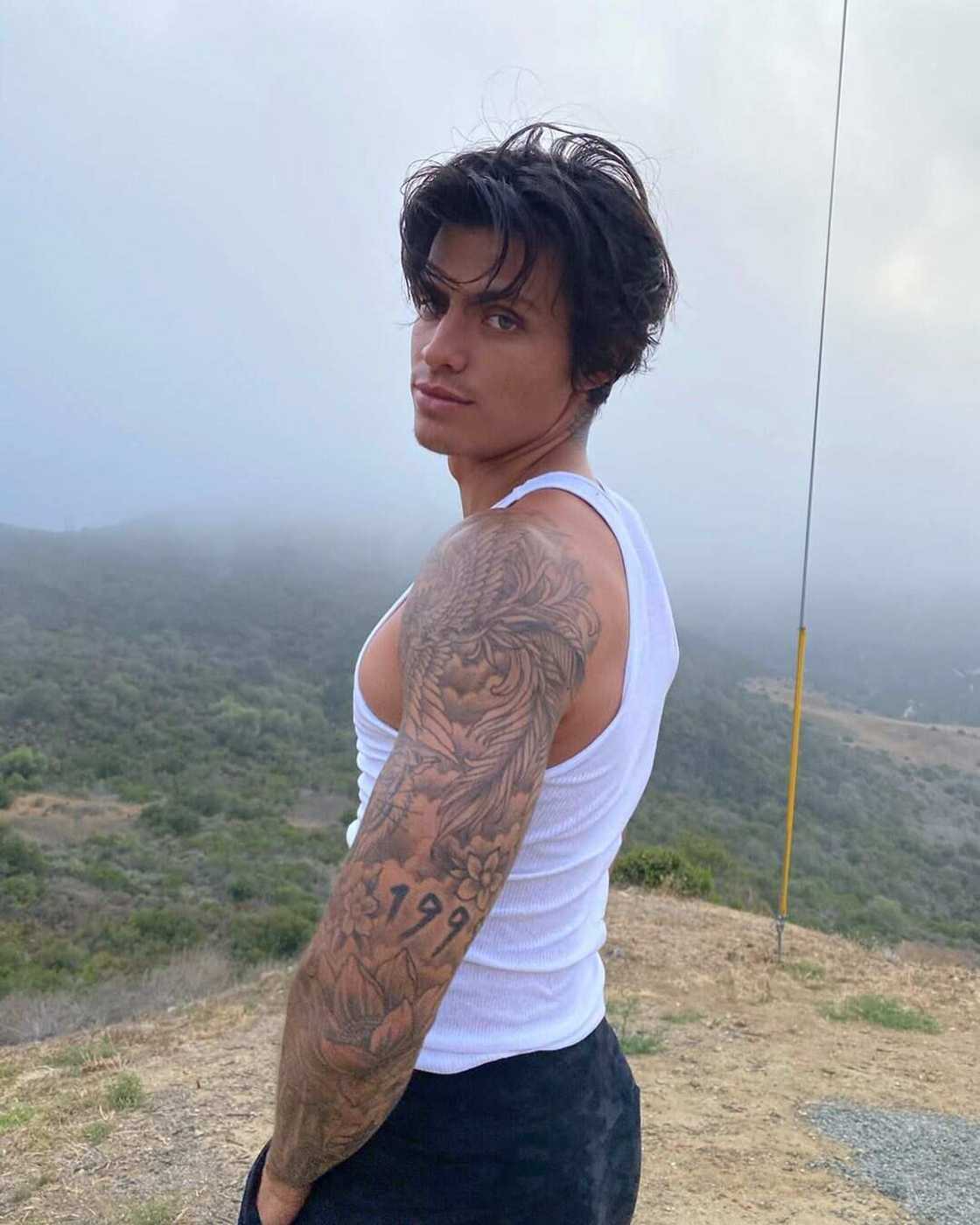 Dylan Jordan’s height Dylan Jordan’s height