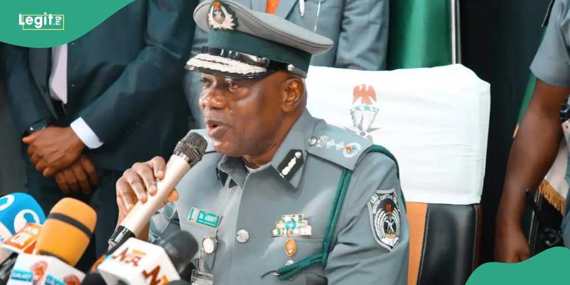 Customs intercepts smuggled arms, other items in Lagos port Customs intercepts smuggled arms, other items in Lagos port