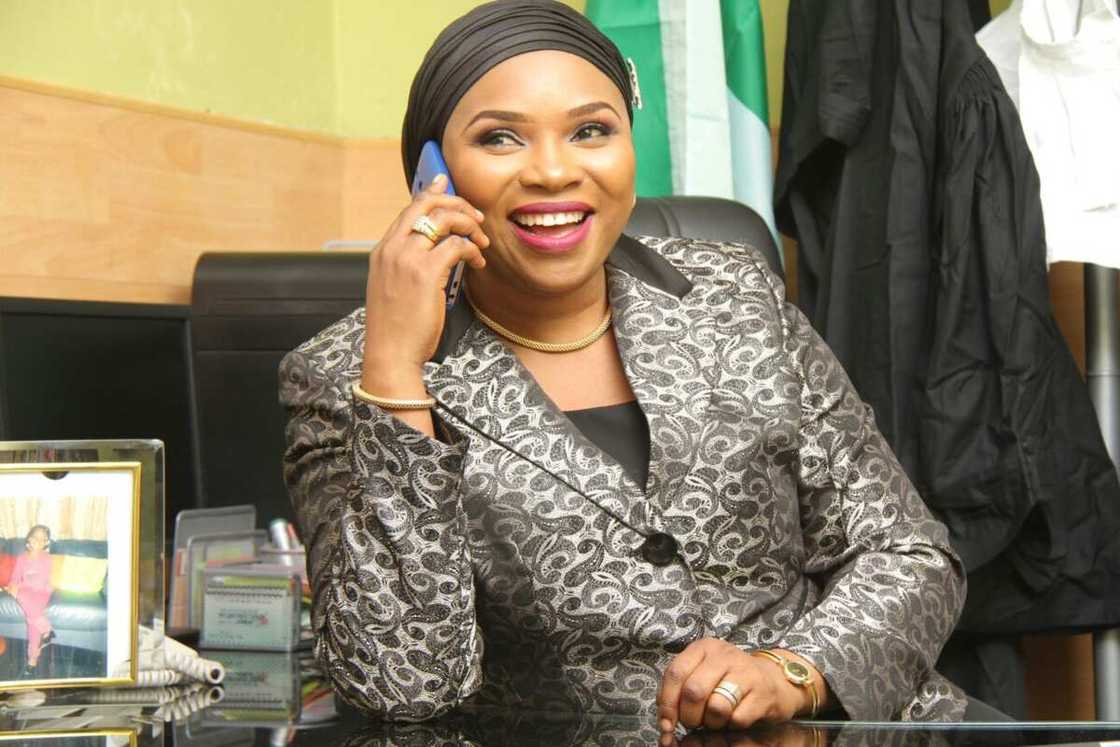 Da duminsa: Uwar gidan gwamnan Kogi ta yi hatsari a inda jirgin Osinbajo ya fado Da duminsa: Uwar gidan gwamnan Kogi ta yi hatsari a inda jirgin Osinbajo ya fado