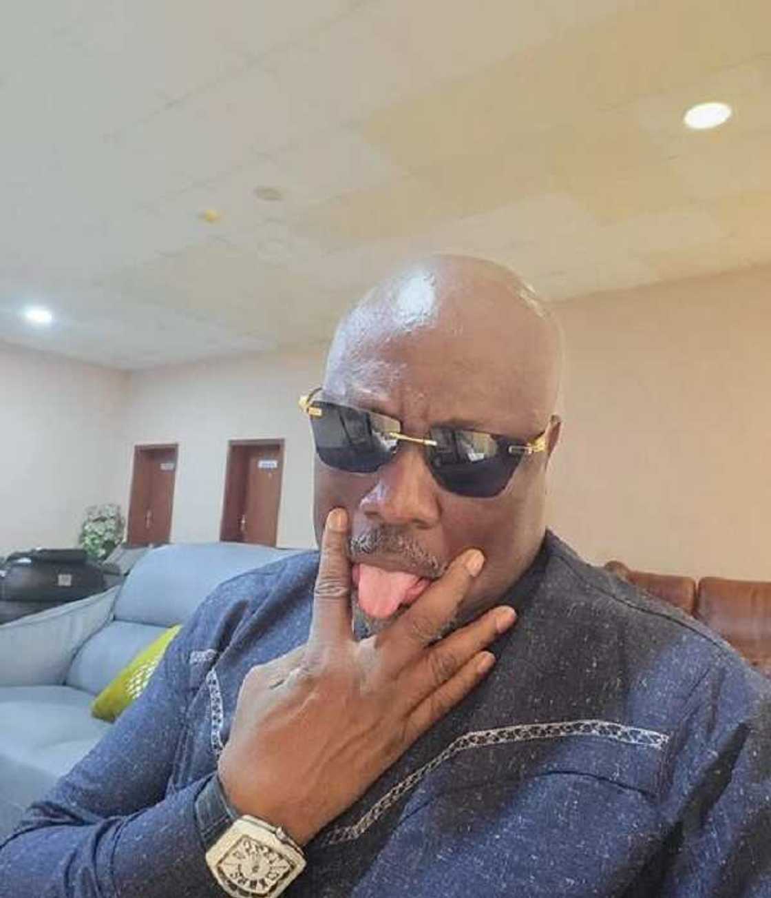 Allah ya ji kanki: Dino Melaye ya yiwa APC ba'a bayan barkewar rikicin shugabanci a jam’iyyar Allah ya ji kanki: Dino Melaye ya yiwa APC ba'a bayan barkewar rikicin shugabanci a jam’iyyar
