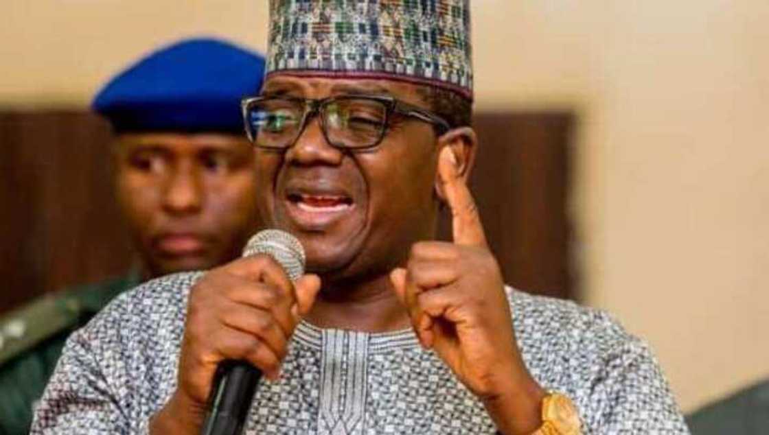 Gwamnan Zamfara Ya Tunkari Hedkwatar 'Yan Sanda Kan Wata Doka Gwamnan Zamfara Ya Tunkari Hedkwatar 'Yan Sanda Kan Wata Doka