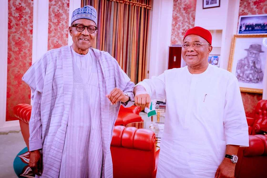 Shugaba Buhari da gwamna Hope Uzodinma. Shugaba Buhari da gwamna Hope Uzodinma.