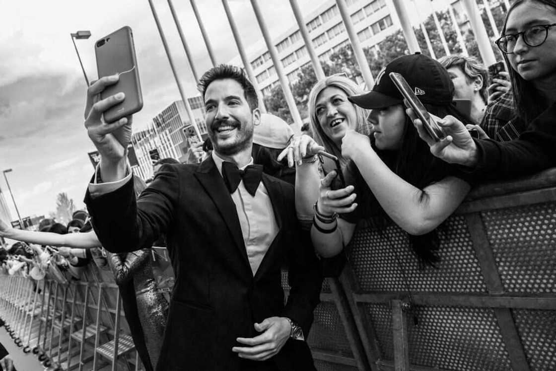 Carlos Torres : comment l'acteur a été harcelé par une fan Carlos Torres : comment l'acteur a été harcelé par une fan