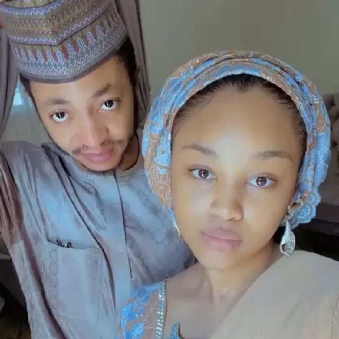 'Dan gwamnan Jihar Jigawa ya yi wuf da zuƙeƙiyar budurwarsa da suka hadu a Snapchat 'Dan gwamnan Jihar Jigawa ya yi wuf da zuƙeƙiyar budurwarsa da suka hadu a Snapchat