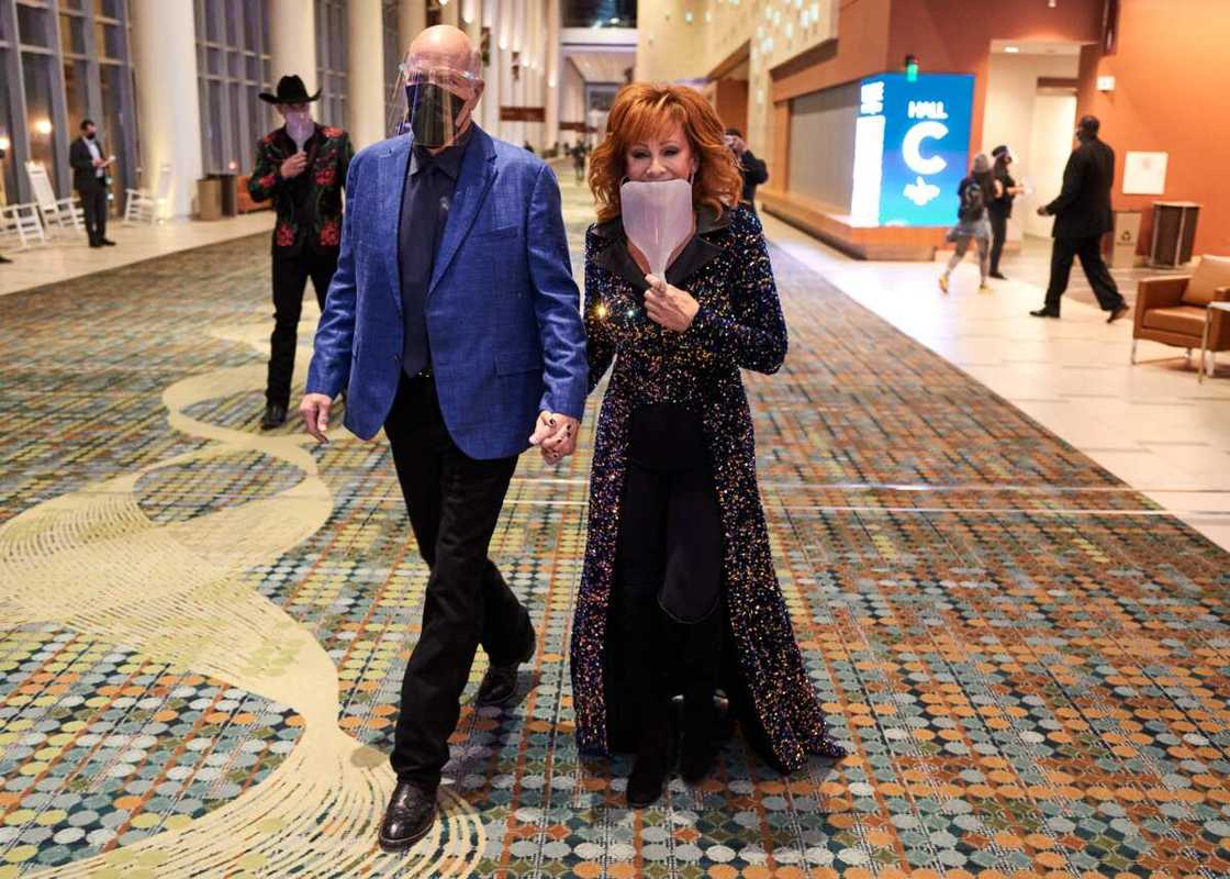 How did Reba meet Rex Linn?