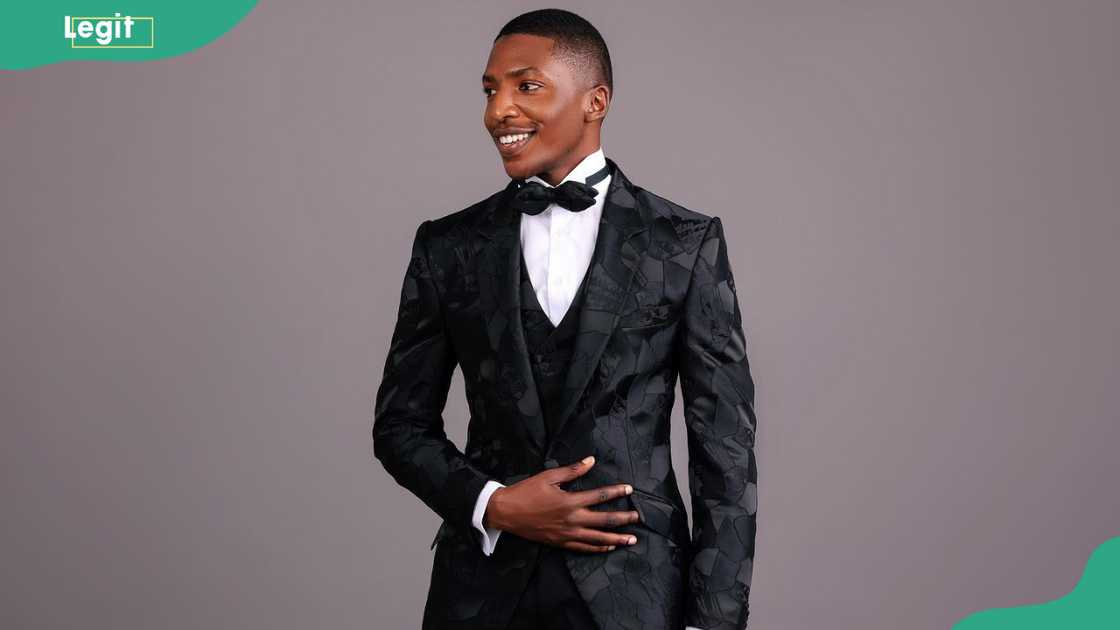 Notch lapel suit Notch lapel suit