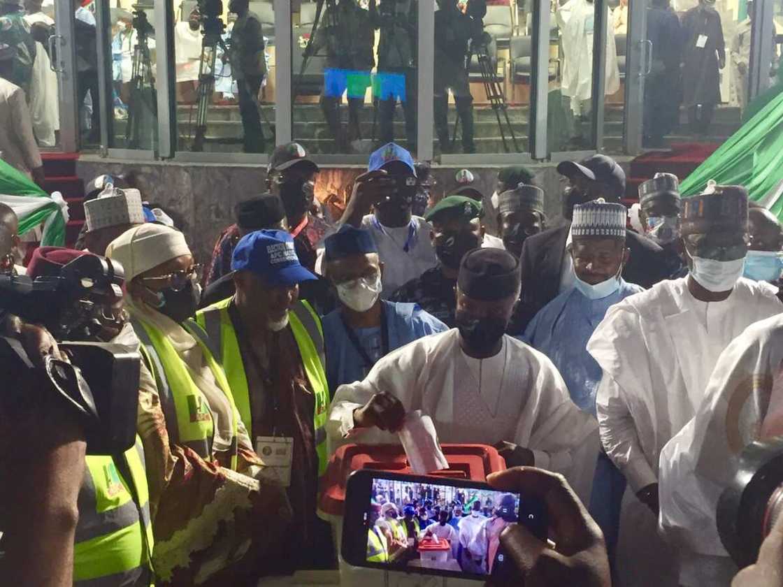 Kai Tsaye: Yadda ake fafatawa a Eagle Square yayin zaben sabbin shugabannin APC na ƙasa Kai Tsaye: Yadda ake fafatawa a Eagle Square yayin zaben sabbin shugabannin APC na ƙasa