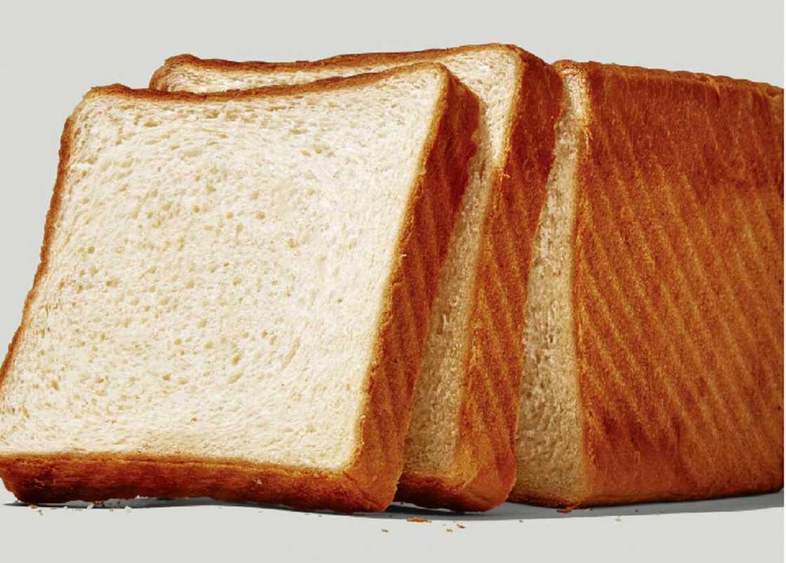 'Yan IPOB sun tare motar burodi sun sace dukkan abin da ke ciki, sun ƙona motar 'Yan IPOB sun tare motar burodi sun sace dukkan abin da ke ciki, sun ƙona motar