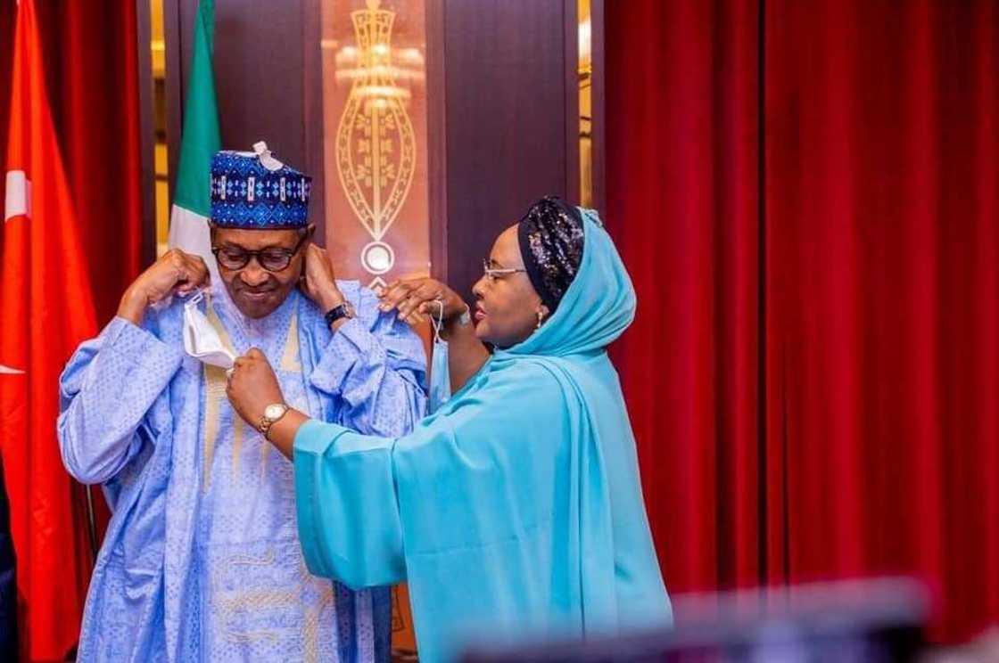 Kyawawan hotunan Shugaba Buhari da uwargidansa, Aisha sun bayyana Kyawawan hotunan Shugaba Buhari da uwargidansa, Aisha sun bayyana